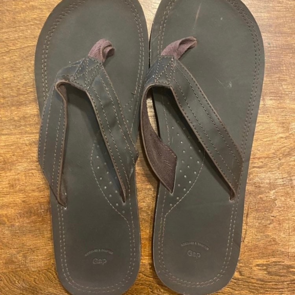 Gap sandals